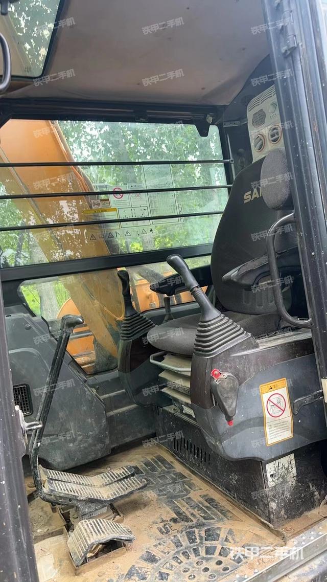 驾驶室顶部（整机外观）