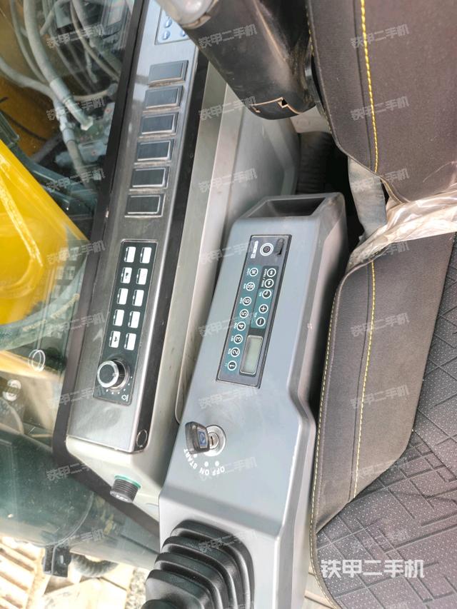 座椅左側(cè)控制臺/音響/含左手柄（駕駛室部分）