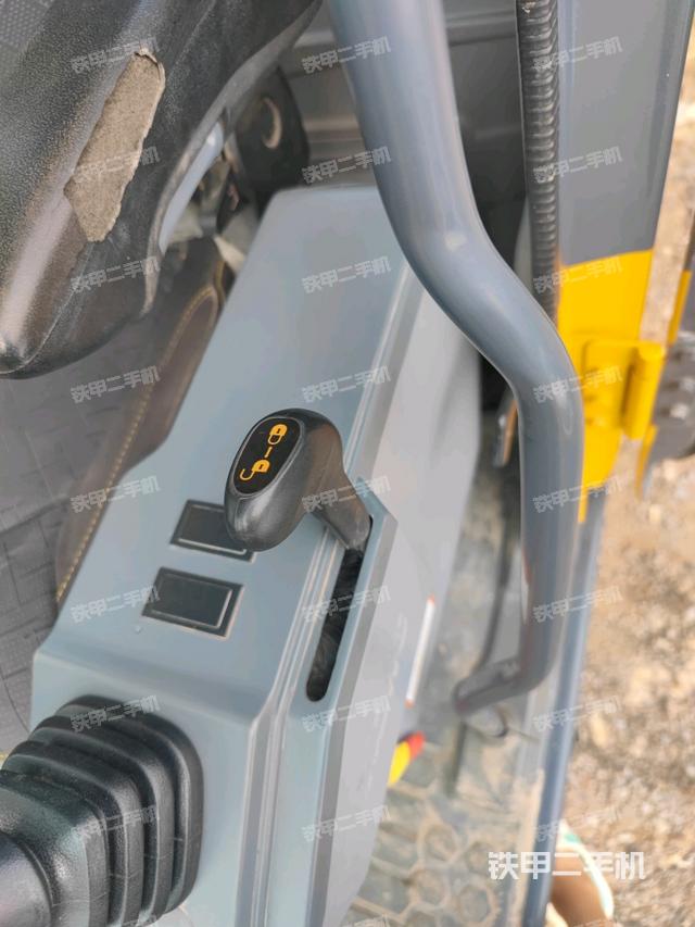 座椅右側(cè)控制臺/鑰匙門/油門/含右手柄（駕駛室部分）