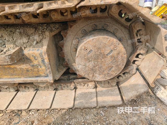 右驅(qū)動輪（行走機構(gòu)）