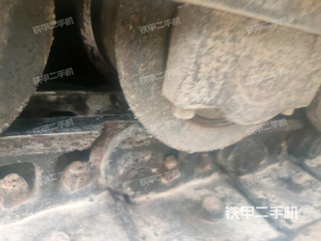 左引导轮 /左前轮（行走机构）