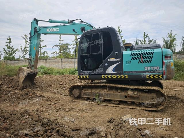 神钢SK130-8挖掘机