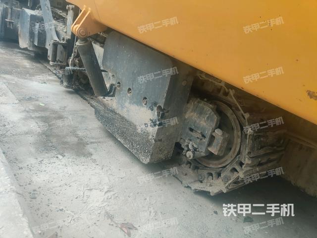 右引导轮/右前轮（行走机构）