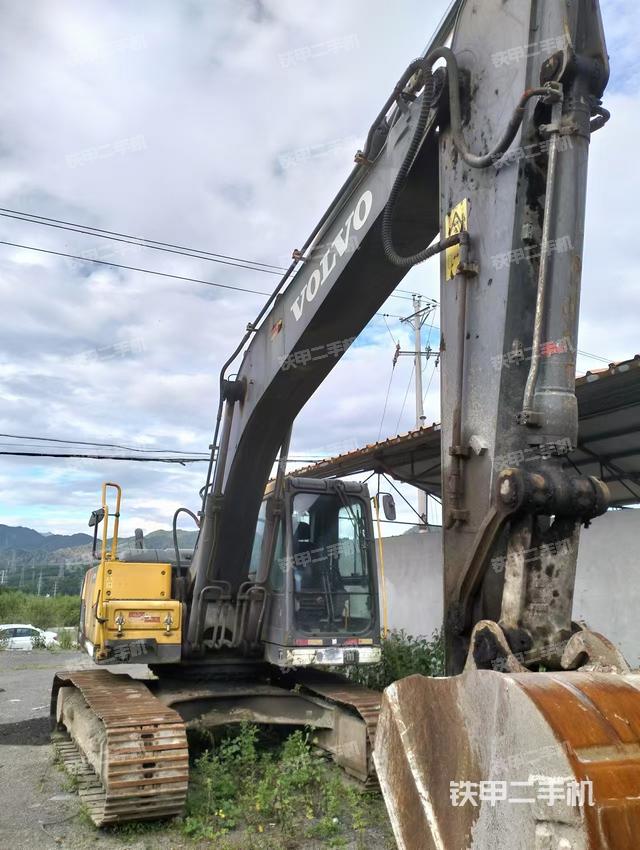 沃尔沃EC210D挖掘机