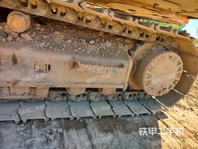 卡特彼勒320D2液压挖掘机的设备实拍-第3张实拍照片