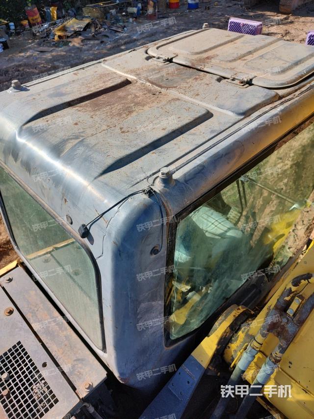 驾驶室顶部（整机外观）