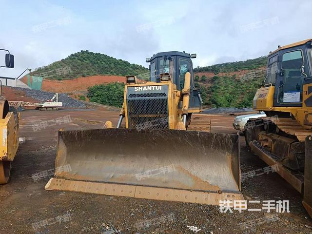 山推SD16标准型推土机