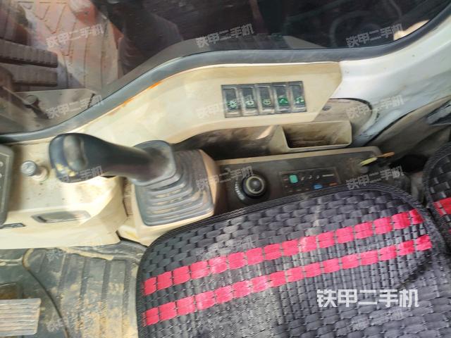 座椅右侧控制台/钥匙门/油门/含右手柄（驾驶室部分）