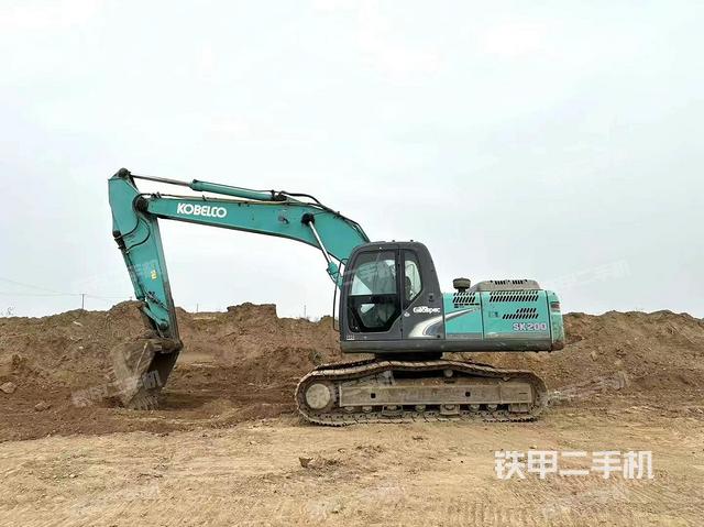 神钢SK200-8挖掘机
