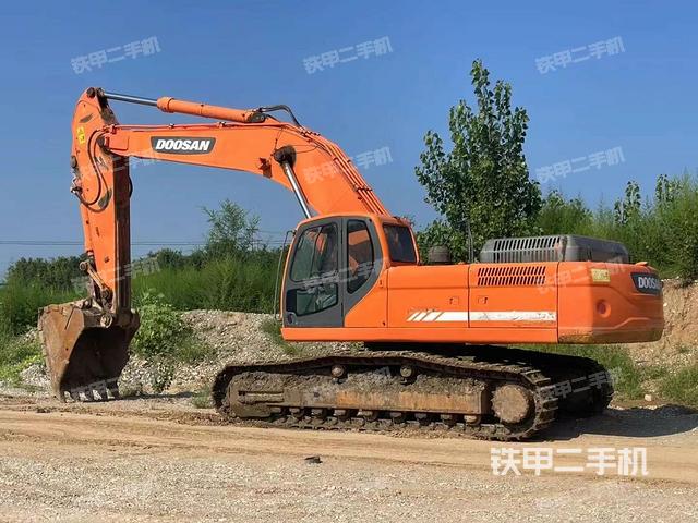 斗山DX420LC挖掘機(jī)