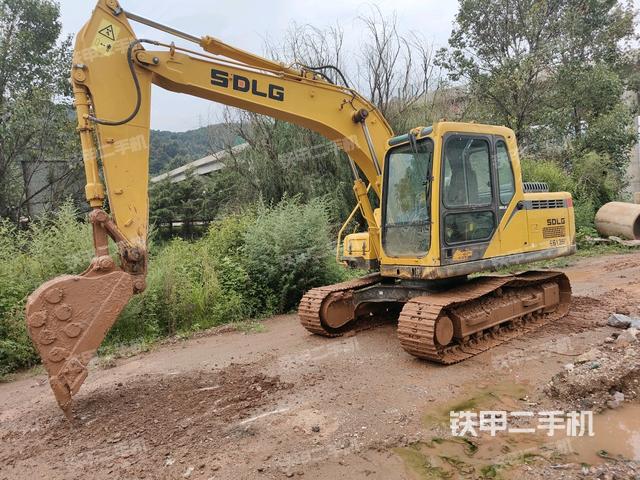 山东临工E6135F挖掘机