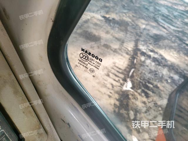 后窗玻璃角标（驾驶室部分）