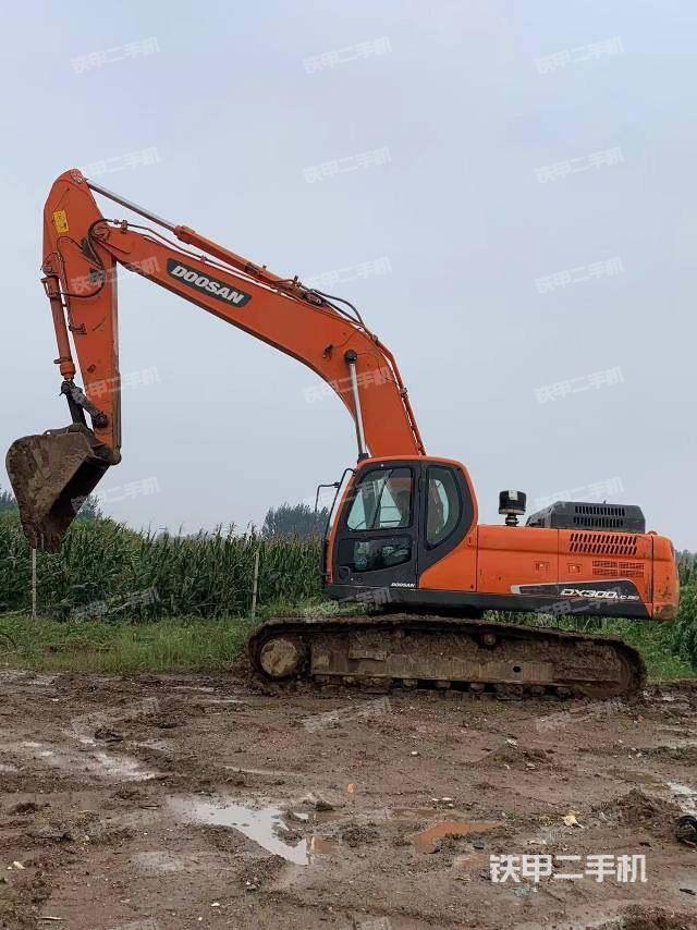 斗山DX300LC-9C挖掘機