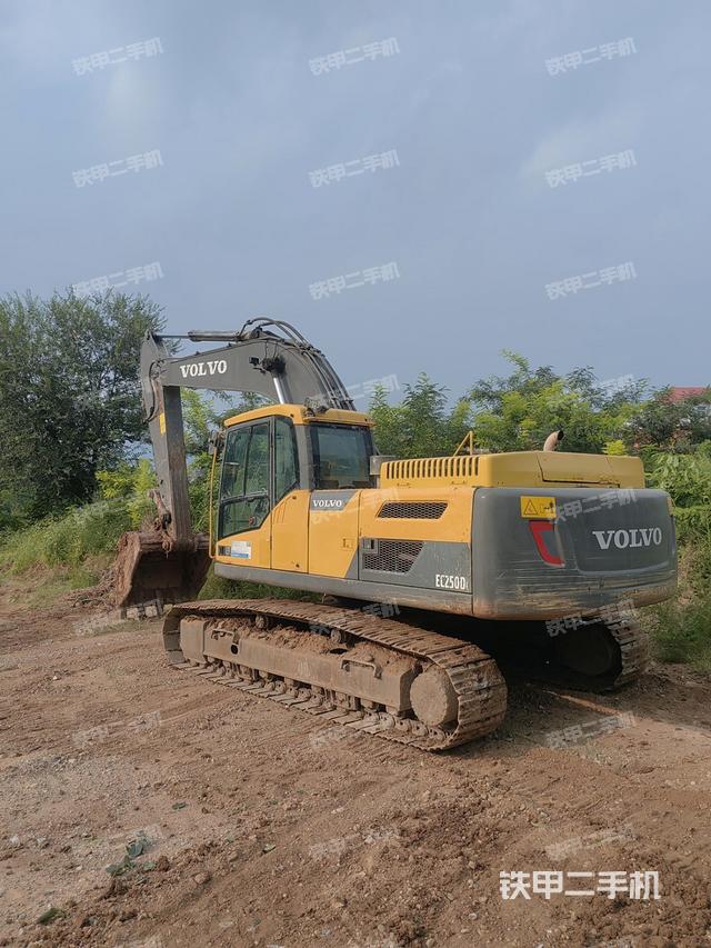 沃尔沃EC250D挖掘机