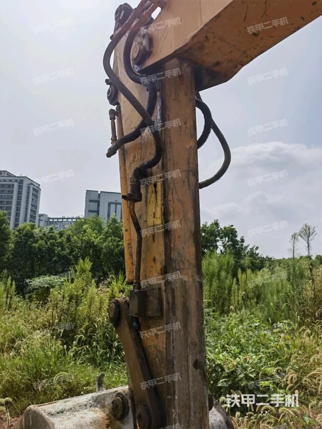 小臂整体左后(工作和回转装置) 小臂整体左后(工作和回转装置)