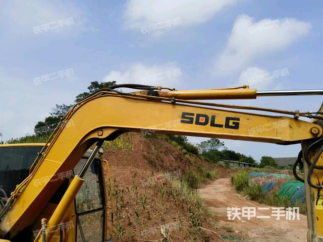 大臂整体 右侧(工作和回转装置) 大臂整体 右侧(工作和回转装置)