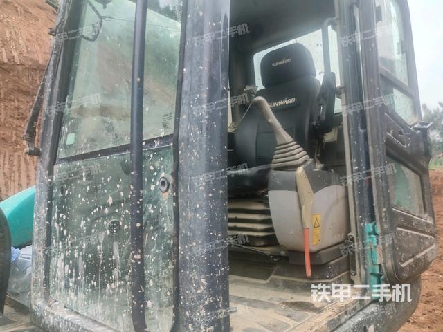 座椅右侧控制台/钥匙门/油门/含右手柄（驾驶室部分）