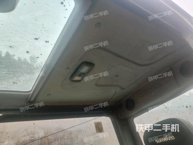 座椅左侧控制台/音响/含左手柄（驾驶室部分）