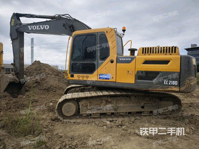 沃尔沃EC210D挖掘机