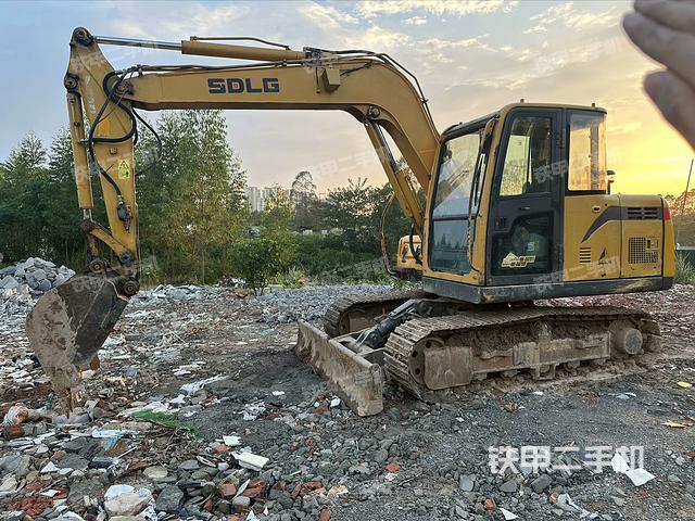山东临工E680F挖掘机