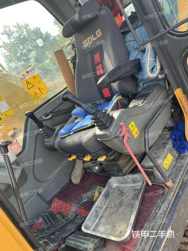 驾驶室整体（整机外观）