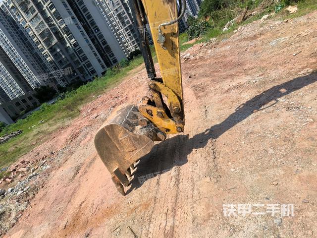 大臂根部?斜（工作和回轉(zhuǎn)裝置）