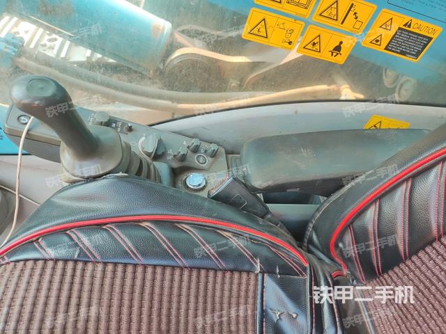 座椅右側(cè)控制臺/鑰匙門/油門/含右手柄(駕駛室部分) 座椅右側(cè)控制臺/鑰匙門/油門/含右手柄(駕駛室部分)