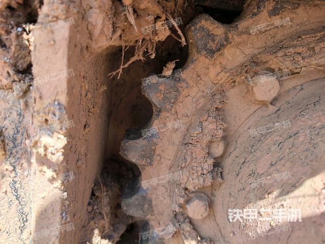 右驅(qū)動(dòng)輪（行走機(jī)構(gòu)）