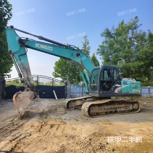 神钢SK210LC-8挖掘机