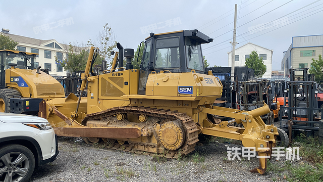 整机左侧（设备外观及核心部件）