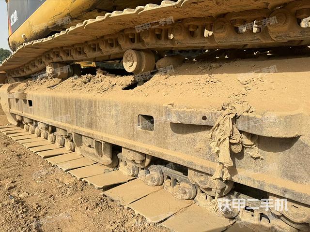 單側(cè)履帶整體（整機(jī)外觀）