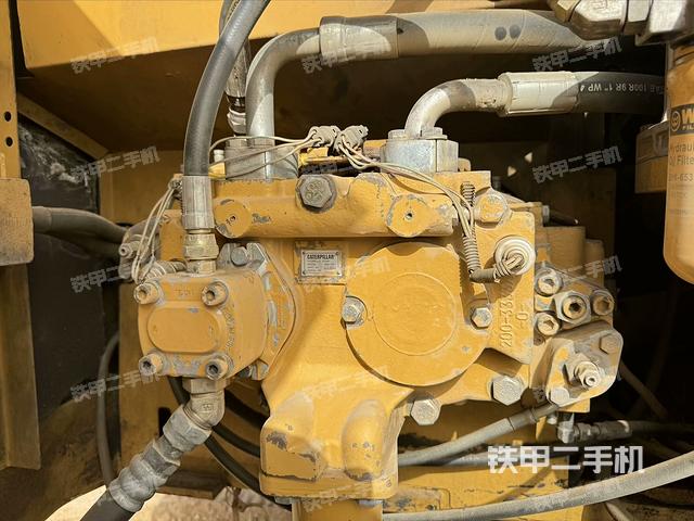 液壓泵艙室正面整體（整機(jī)外觀）