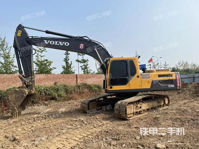 沃尔沃EC240BLC挖掘机