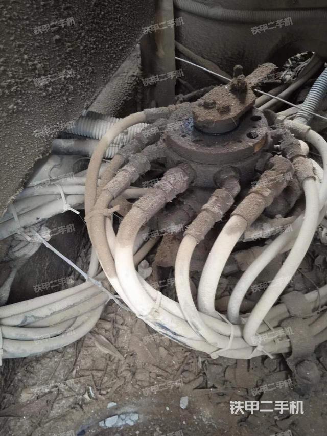 回轉(zhuǎn)馬達(dá)和主控閥（整機(jī)外觀）