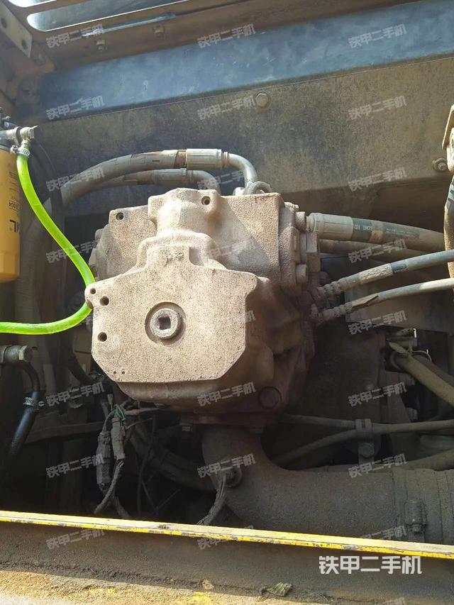 液壓泵艙室正面整體（整機(jī)外觀）