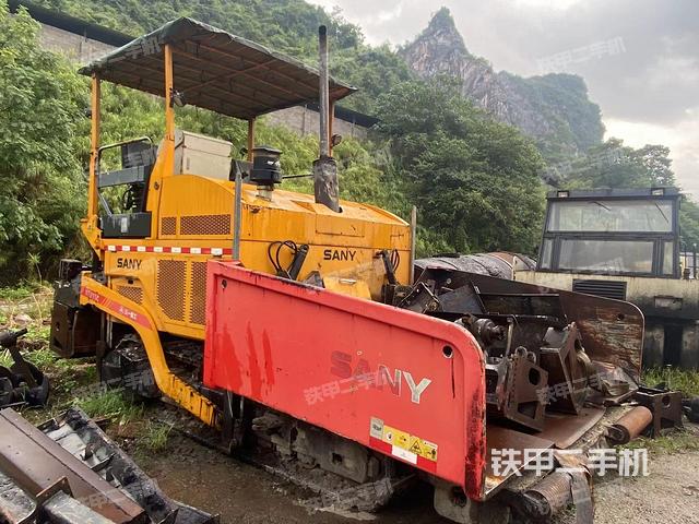 整机右侧（设备外观及核心部件）