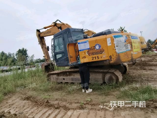 現(xiàn)代R215-7挖掘機(jī)