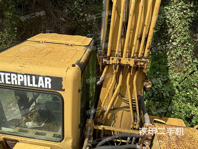 驾驶室顶部（整机外观）