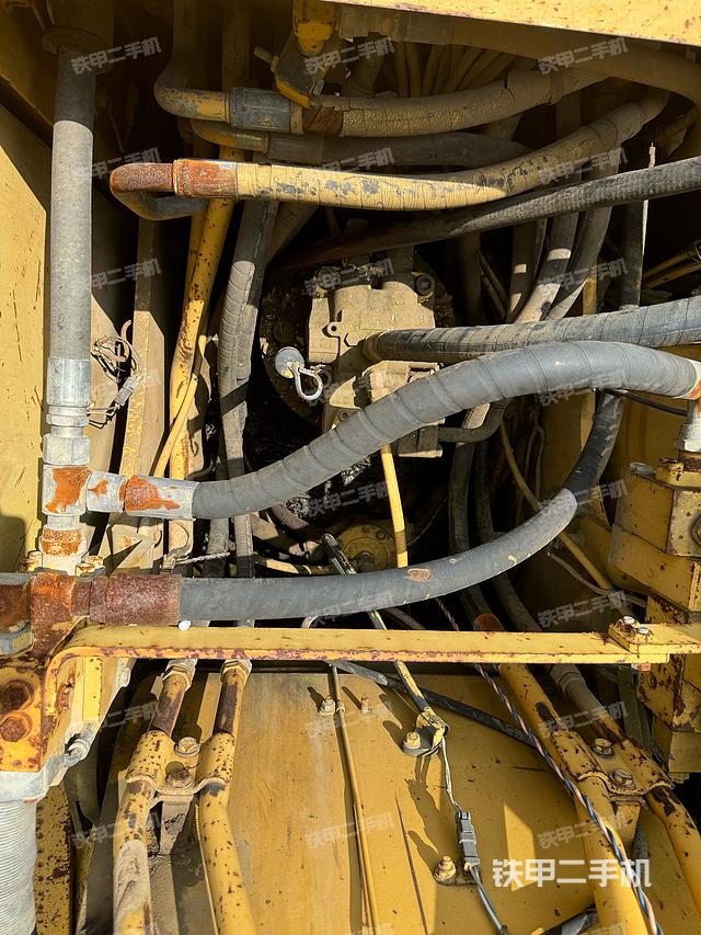 回转马达和主控阀（整机外观）