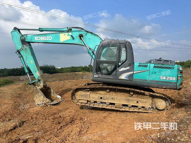 神钢SK200-8挖掘机