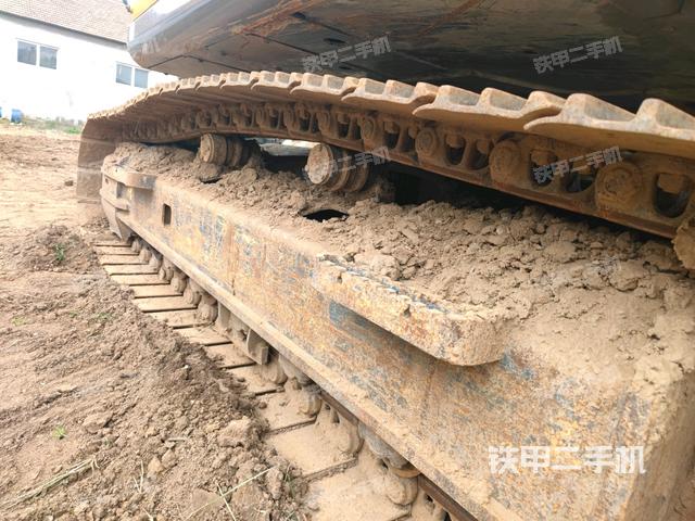 右側(cè)履帶整體(行走機構(gòu)) 右側(cè)履帶整體(行走機構(gòu))