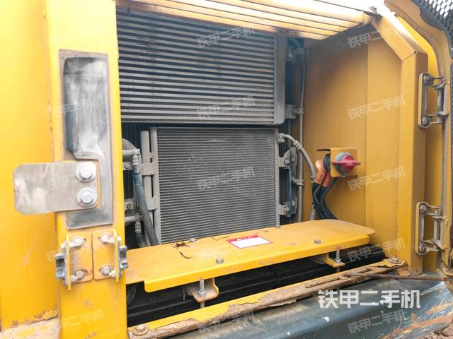 散熱器正面(大件艙室) 散熱器正面(大件艙室)