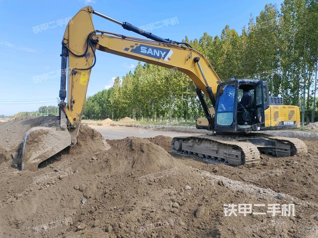 三一重工SY215C挖掘機(jī)