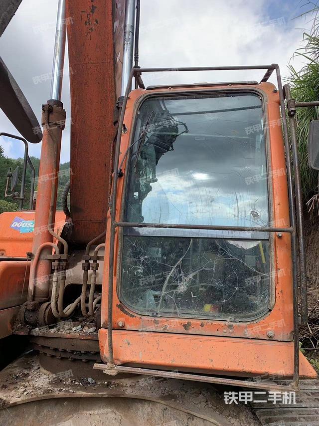 斗山DX260LC挖掘机