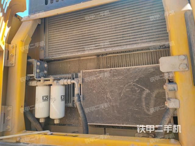 散熱器正面(大件艙室) 散熱器正面(大件艙室)