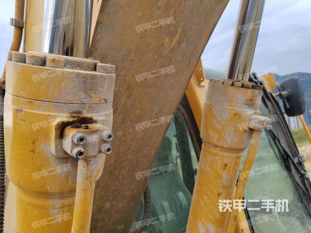 小臂整体右前（工作和回转装置）