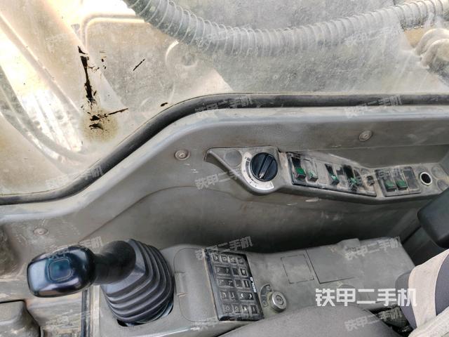 座椅右侧控制台/钥匙门/油门/含右手柄（驾驶室部分）