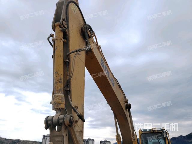 铲斗右后整体（工作和回转装置）