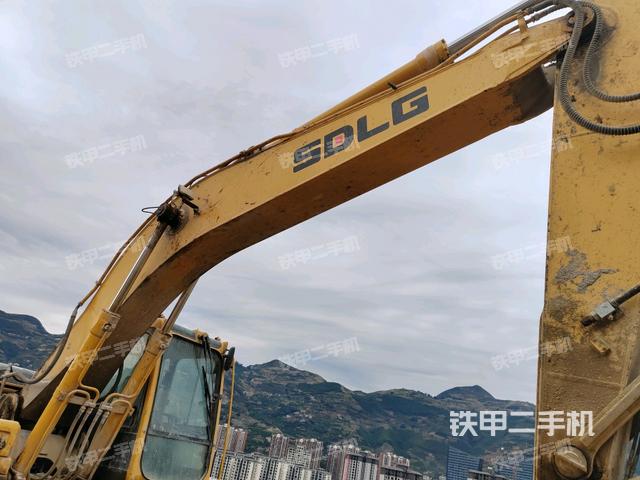 大臂整体 右侧（工作和回转装置）