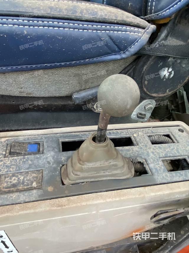 座椅右侧控制台/钥匙门/油门/含右手柄（驾驶室部分）